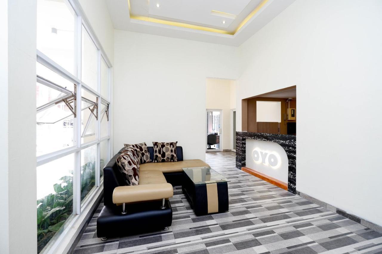 Oyo Flagship 2124 Kars Inn Семаранг Экстерьер фото