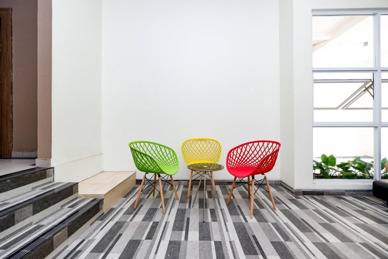 Oyo Flagship 2124 Kars Inn Семаранг Экстерьер фото