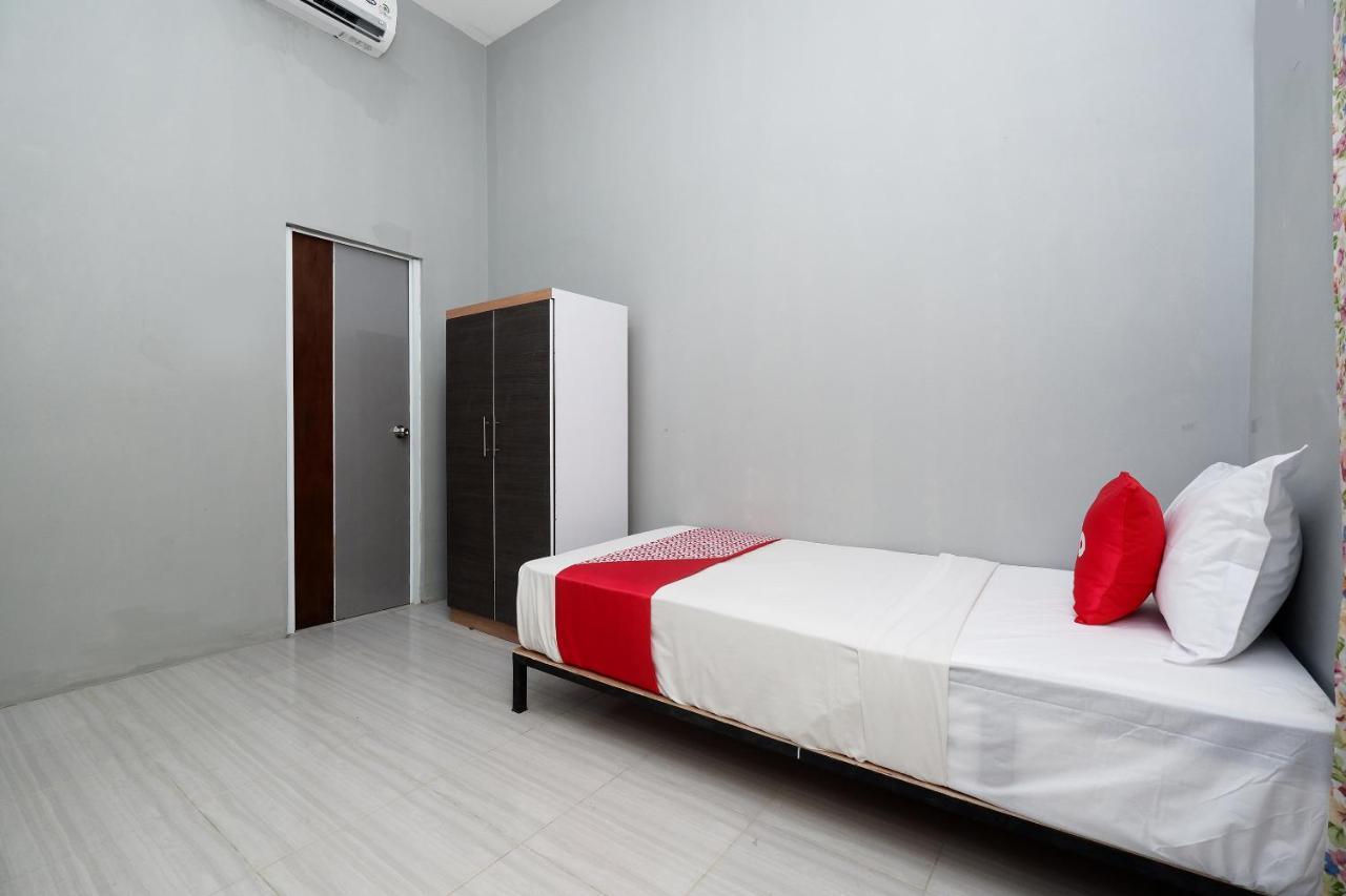 Oyo Flagship 2124 Kars Inn Семаранг Номер фото
