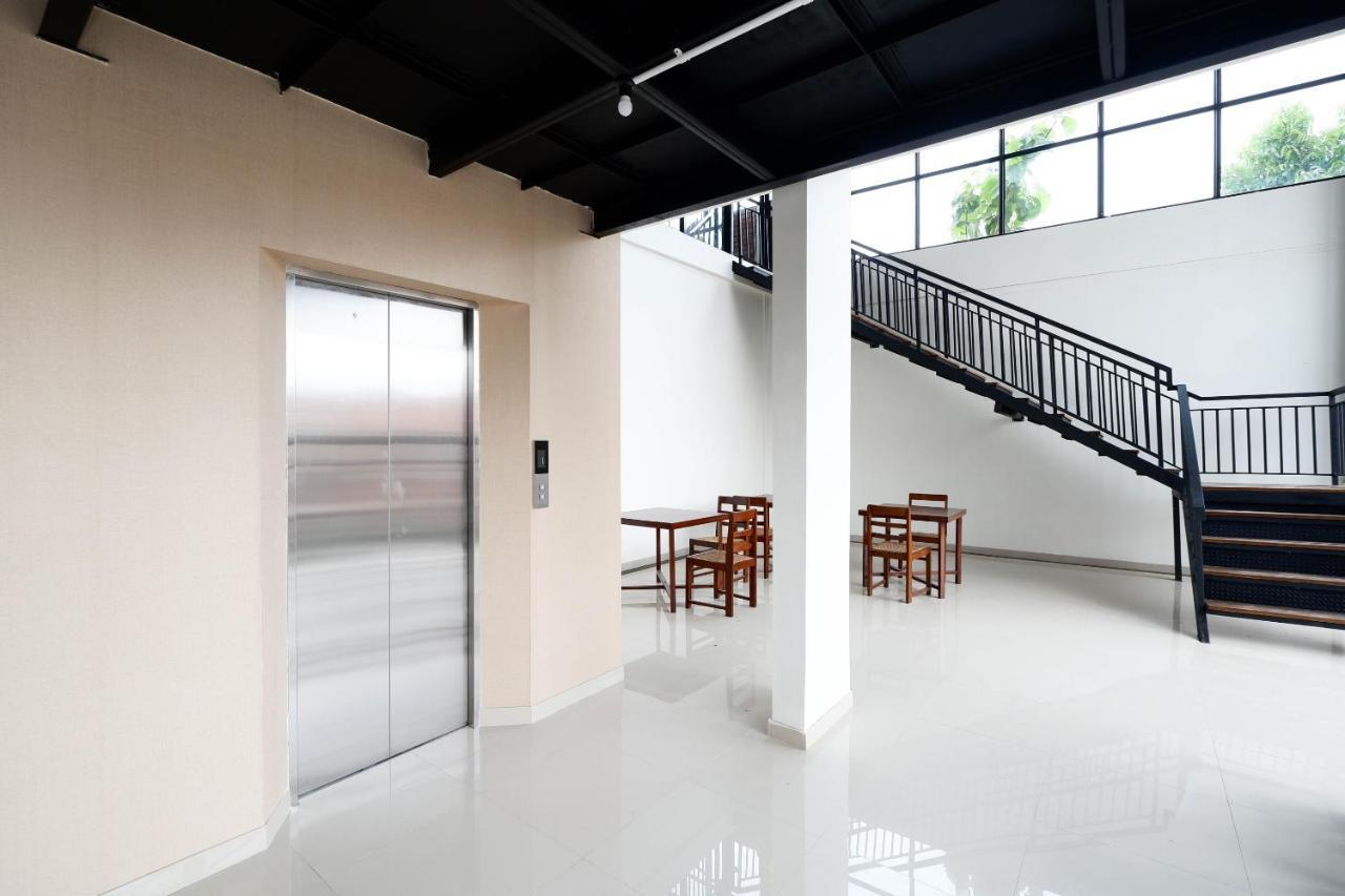 Oyo Flagship 2124 Kars Inn Семаранг Экстерьер фото